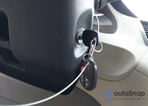 2011 Toyota Sienna Le from USA, damaged, VIN 5TDKK3DC4BS124961